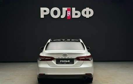Toyota Camry, 2022 год, 3 200 000 рублей, 4 фотография
