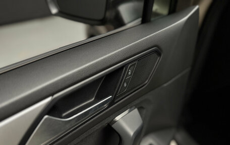Volkswagen Tiguan II, 2020 год, 2 600 000 рублей, 16 фотография