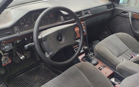Mercedes-Benz E-Класс, 1992 год, 155 000 рублей, 9 фотография
