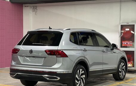 Volkswagen Tiguan II, 2022 год, 2 220 000 рублей, 6 фотография