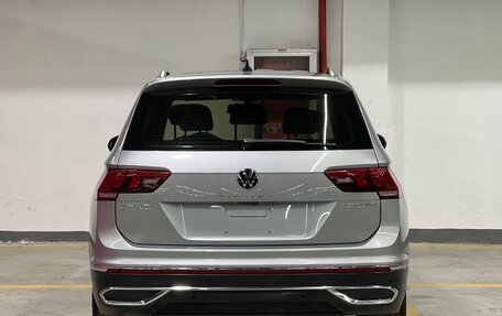 Volkswagen Tiguan II, 2022 год, 2 220 000 рублей, 4 фотография
