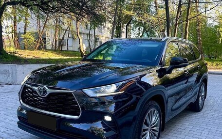Toyota Highlander, 2021 год, 3 870 000 рублей, 2 фотография