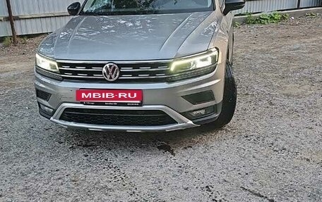 Volkswagen Tiguan II, 2020 год, 2 350 000 рублей, 2 фотография