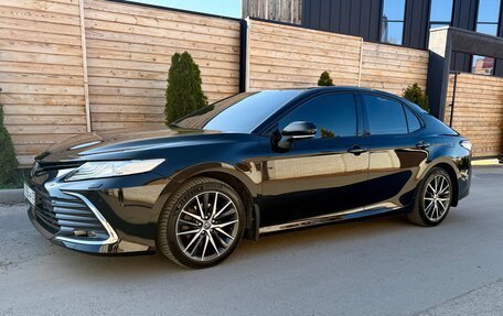 Toyota Camry, 2022 год, 3 250 000 рублей, 2 фотография
