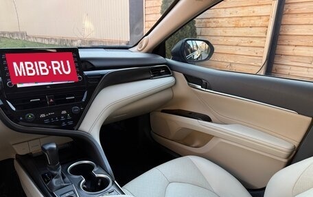 Toyota Camry, 2022 год, 3 250 000 рублей, 10 фотография
