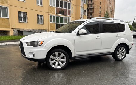 Mitsubishi Outlander III рестайлинг 3, 2010 год, 1 570 000 рублей, 2 фотография