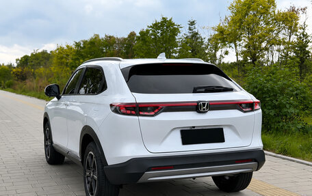 Honda Vezel, 2023 год, 1 825 000 рублей, 3 фотография