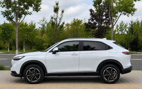 Honda Vezel, 2023 год, 1 825 000 рублей, 2 фотография
