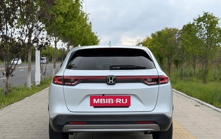 Honda Vezel, 2023 год, 1 825 000 рублей, 4 фотография
