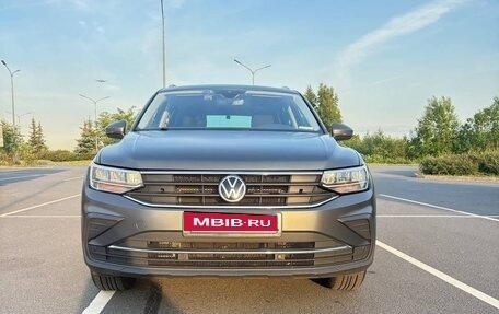 Volkswagen Tiguan II, 2021 год, 3 550 000 рублей, 2 фотография