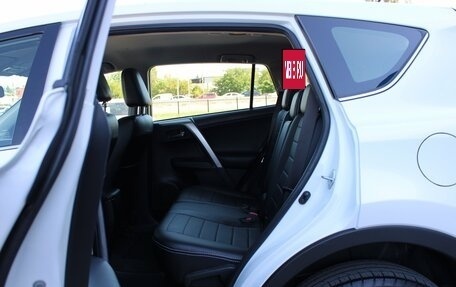 Toyota RAV4, 2015 год, 1 799 000 рублей, 15 фотография