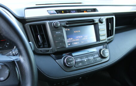 Toyota RAV4, 2015 год, 1 799 000 рублей, 24 фотография