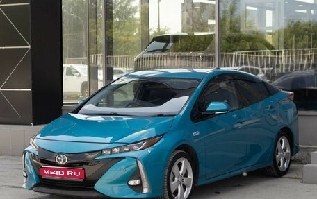 Toyota Prius IV XW50, 2018 год, 1 700 000 рублей, 1 фотография
