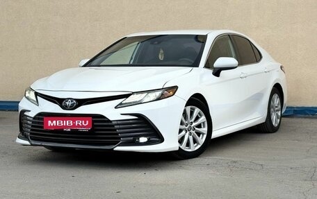 Toyota Camry, 2020 год, 2 100 000 рублей, 1 фотография