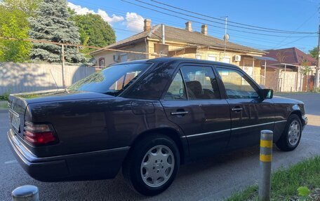 Mercedes-Benz E-Класс, 1993 год, 1 330 000 рублей, 4 фотография