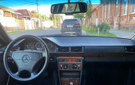 Mercedes-Benz E-Класс, 1993 год, 1 330 000 рублей, 7 фотография