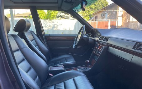 Mercedes-Benz E-Класс, 1993 год, 1 330 000 рублей, 8 фотография