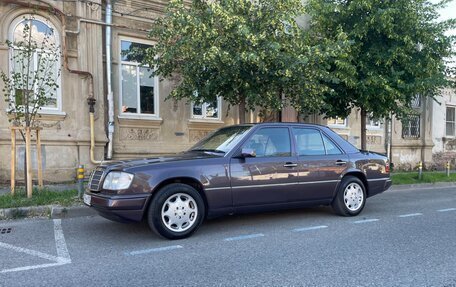 Mercedes-Benz E-Класс, 1993 год, 1 330 000 рублей, 2 фотография
