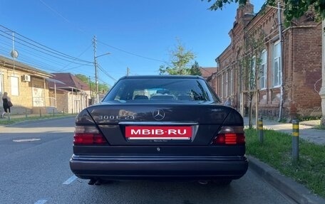 Mercedes-Benz E-Класс, 1993 год, 1 330 000 рублей, 3 фотография