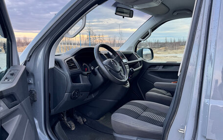 Volkswagen Transporter T6 рестайлинг, 2015 год, 1 890 000 рублей, 4 фотография