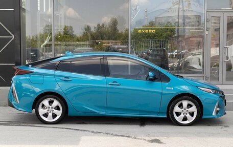Toyota Prius IV XW50, 2018 год, 1 700 000 рублей, 4 фотография