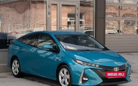 Toyota Prius IV XW50, 2018 год, 1 700 000 рублей, 3 фотография