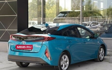Toyota Prius IV XW50, 2018 год, 1 700 000 рублей, 5 фотография