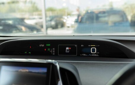 Toyota Prius IV XW50, 2018 год, 1 700 000 рублей, 13 фотография