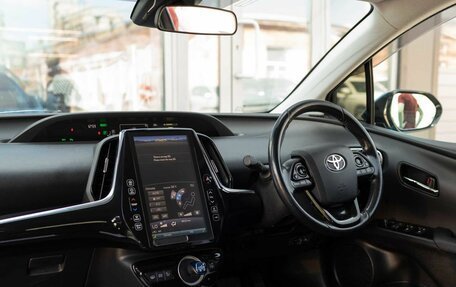 Toyota Prius IV XW50, 2018 год, 1 700 000 рублей, 10 фотография