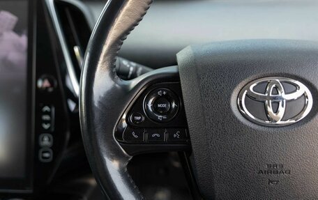 Toyota Prius IV XW50, 2018 год, 1 700 000 рублей, 12 фотография