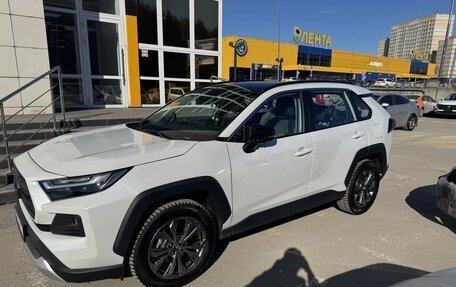 Toyota RAV4, 2024 год, 3 650 000 рублей, 1 фотография