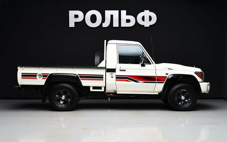 Toyota Land Cruiser 70, 2022 год, 8 990 000 рублей, 6 фотография