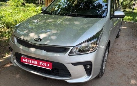 KIA Rio IV, 2018 год, 1 350 000 рублей, 2 фотография