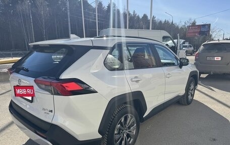 Toyota RAV4, 2024 год, 3 650 000 рублей, 2 фотография