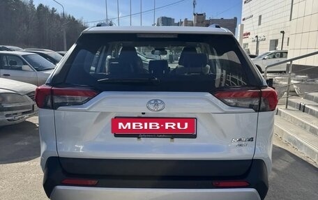 Toyota RAV4, 2024 год, 3 650 000 рублей, 5 фотография