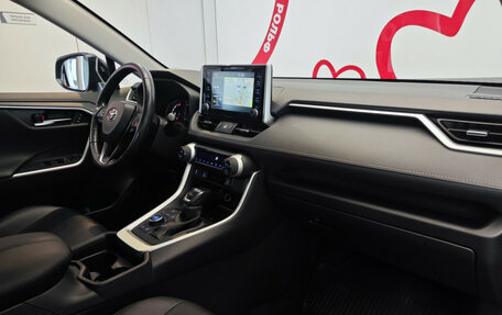 Toyota RAV4, 2019 год, 3 650 000 рублей, 8 фотография