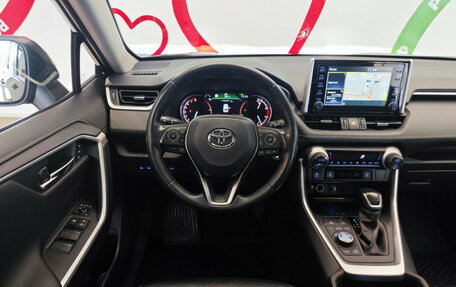 Toyota RAV4, 2019 год, 3 650 000 рублей, 11 фотография