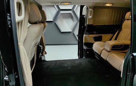 Mercedes-Benz V-Класс, 2018 год, 6 200 000 рублей, 26 фотография