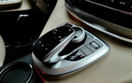 Mercedes-Benz V-Класс, 2018 год, 6 200 000 рублей, 25 фотография