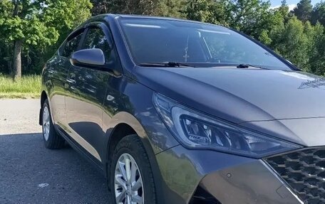 Hyundai Solaris II рестайлинг, 2021 год, 1 900 000 рублей, 4 фотография