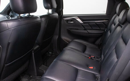 Mitsubishi Pajero Sport III рестайлинг, 2018 год, 2 470 000 рублей, 12 фотография