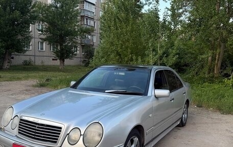 Mercedes-Benz E-Класс, 1997 год, 330 000 рублей, 1 фотография