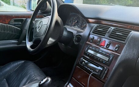 Mercedes-Benz E-Класс, 1997 год, 330 000 рублей, 6 фотография