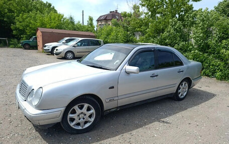 Mercedes-Benz E-Класс, 1999 год, 250 000 рублей, 3 фотография
