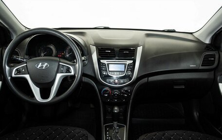 Hyundai Solaris II рестайлинг, 2011 год, 870 000 рублей, 7 фотография