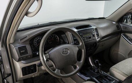 Toyota Land Cruiser Prado 120 рестайлинг, 2004 год, 1 599 000 рублей, 9 фотография