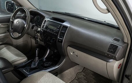Toyota Land Cruiser Prado 120 рестайлинг, 2004 год, 1 599 000 рублей, 14 фотография