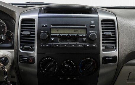 Toyota Land Cruiser Prado 120 рестайлинг, 2004 год, 1 599 000 рублей, 19 фотография