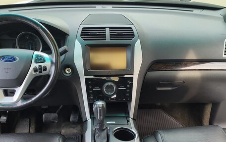 Ford Explorer VI, 2013 год, 2 600 000 рублей, 11 фотография