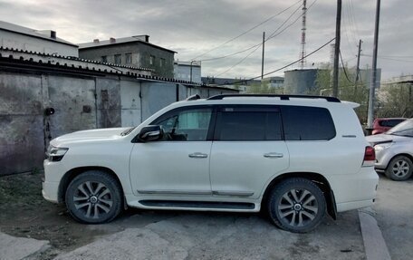 Toyota Land Cruiser 200, 2018 год, 5 600 000 рублей, 5 фотография
